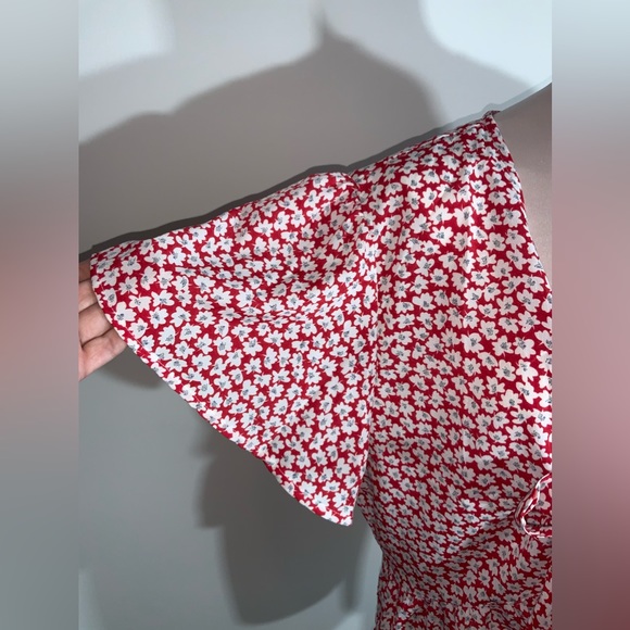 Shein 2xl Red&Wht Flower Top - Picture 4 of 9